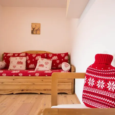 Aurturist Roulette Apartment